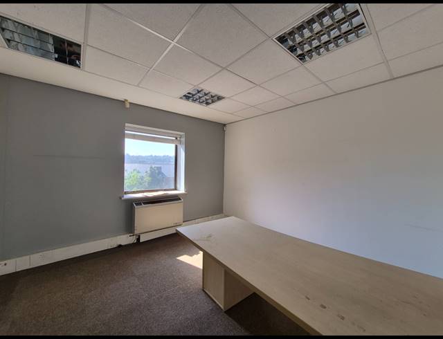 1,099M² OFFICE TO LET IN HYDE PARK